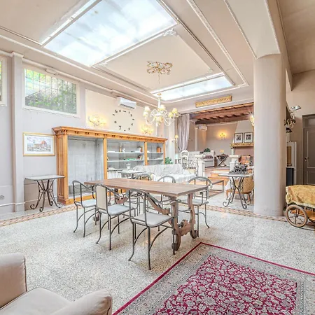 فندق مبيت وإفطار Relais & Maison Grand Tour 4*