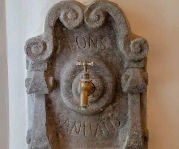 Relais&maison Grand Tour Couette-café 4*